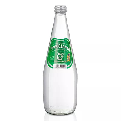 PIWNICZANKA Woda mineralna średnionasycona CO2 700ml